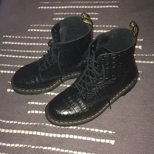 Black croc Dr. Martens